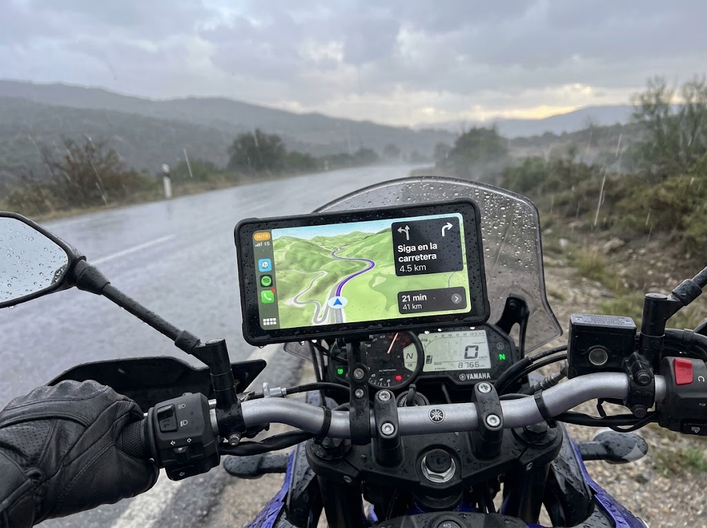 Protección Todo Clima IP64: Diseñado para Resistir el Camino